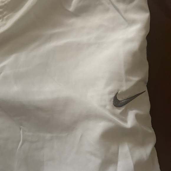 Nike Men's White Athletic 3/4 Shorts - Picture 2 of 5